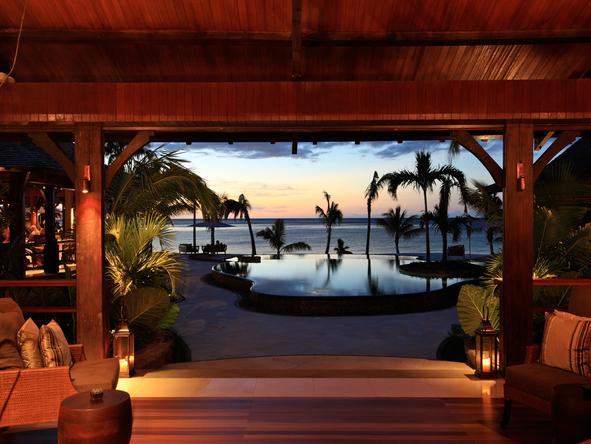 LUX Le Morne - evening sunset reflection